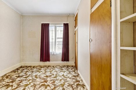 Photo of property in 21 Helston Road, Johnsonville, Wellington, 6037