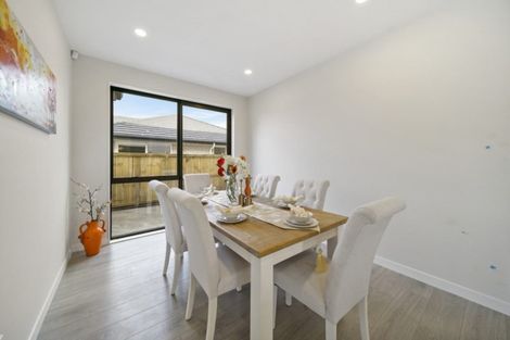 Photo of property in 73 Hayfield Way, Karaka, Papakura, 2113