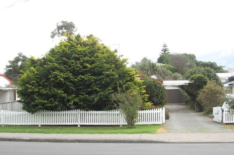Photo of property in 215 Matai Road, Raumati Beach, Paraparaumu, 5032