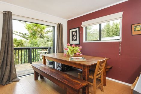 Photo of property in 138 Woodlands Park Road, Titirangi, Auckland, 0604