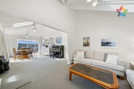 Photo of property in 14 Maungaraki Road, Korokoro, Lower Hutt, 5012