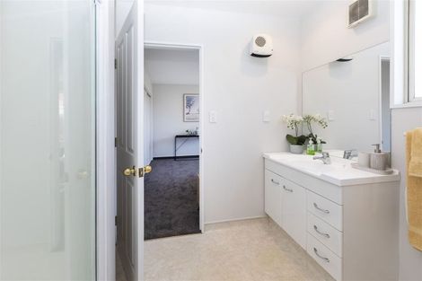 Photo of property in 2 Rosefield Lane, Northcote, Christchurch, 8052