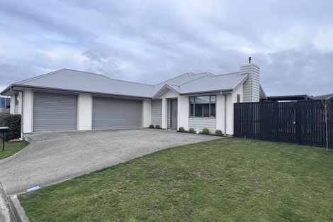 Photo of property in 5 Stratford Court, Fitzherbert, Palmerston North, 4410