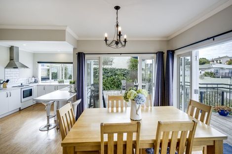 Photo of property in 27 Thompson Road, Bluff Hill, Napier, 4110