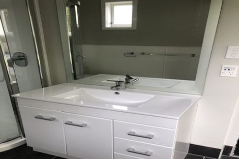 Photo of property in 5 Newnham Court, Tawa, Wellington, 5028