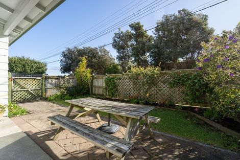 Photo of property in 2 Ono Street, Waikanae Beach, Waikanae, 5036