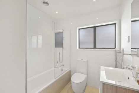 Photo of property in 1/32 Beach Road, Castor Bay, Auckland, 0620