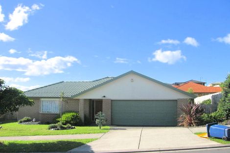 Photo of property in 35 Roy Maloney Drive, Henderson, Auckland, 0612
