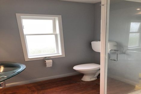 Photo of property in 44 Sylvan Avenue, Northcote, Auckland, 0627