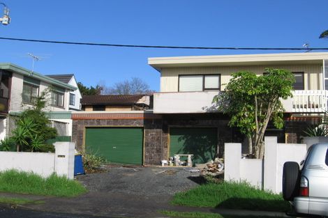 Photo of property in 2/49 Galaxy Drive, Mairangi Bay, Auckland, 0630