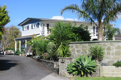 Photo of property in 4 Edgewater Grove, Orewa, 0931