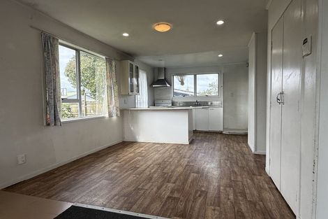 Photo of property in 402 Roscommon Road, Clendon Park, Auckland, 2103