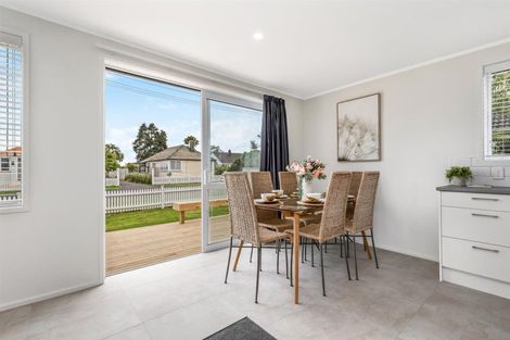Photo of property in 18 Village Way, Ardmore, Papakura, 2582