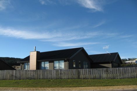 Photo of property in 1 Bob Lee Place, Wanaka, 9305