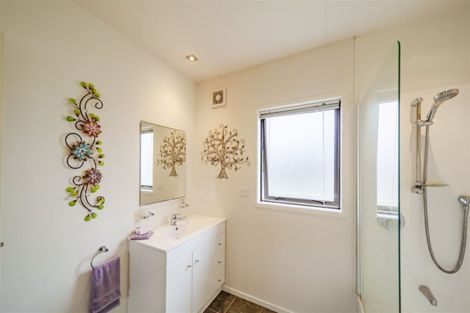 Photo of property in 142 Avondale Road, Greenmeadows, Napier, 4112