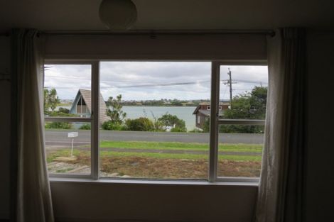 Photo of property in 10 Ferry Parade, Herald Island, Auckland, 0618