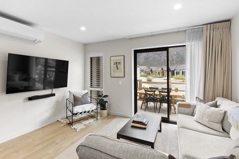 Photo of property in 2 Mcgibbon Lane, Jacks Point, 9371