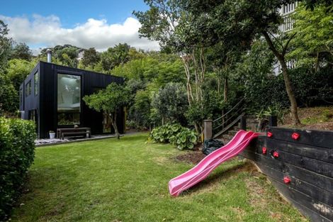 Photo of property in 76 Cutfield Road, New Plymouth, 4310