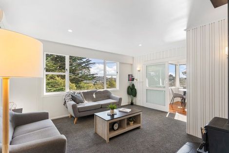 Photo of property in 11 Lomond Street, Newlands, Wellington, 6037