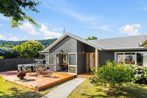 Photo of property in 6 Applemoors Way, Riverhead, 0820