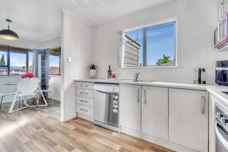 Photo of property in 2/40 Churchill Avenue, Manurewa, Auckland, 2102