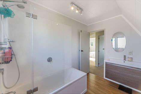 Photo of property in 56 Pacific Parade, Army Bay, Whangaparaoa, 0930