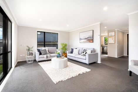 Photo of property in 1 Cirrus Close, Newlands, Wellington, 6037