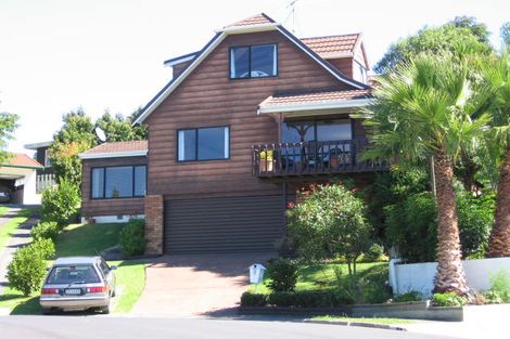 Photo of property in 13 Halder Place, Torbay, Auckland, 0632