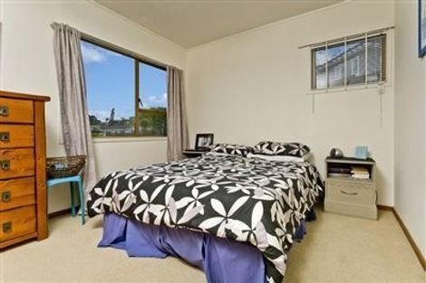 Photo of property in 6 Camrose Place, Glenfield, Auckland, 0629