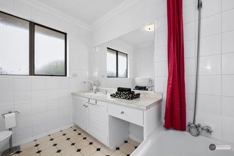 Photo of property in 3/45 Whites Line West, Woburn, Lower Hutt, 5010