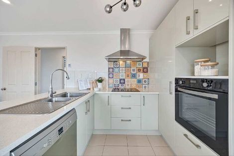 Photo of property in 10 Bonny Crescent, Massey, Auckland, 0614