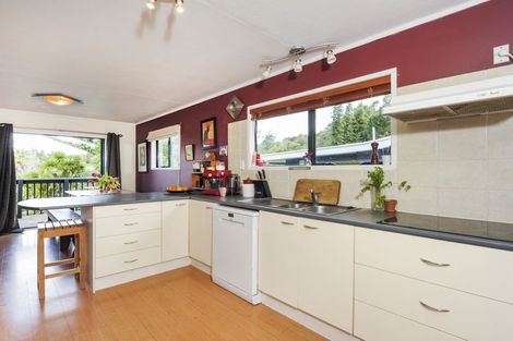 Photo of property in 138 Woodlands Park Road, Titirangi, Auckland, 0604