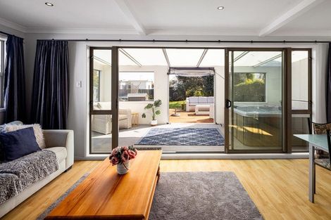 Photo of property in 40a Clare Street, Cambridge, 3434