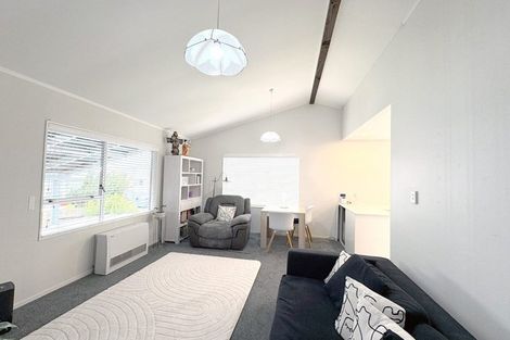 Photo of property in 19a Colchester Crescent, Newlands, Wellington, 6037