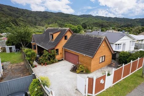 Photo of property in 102 Coast Road, Wainuiomata, Lower Hutt, 5014