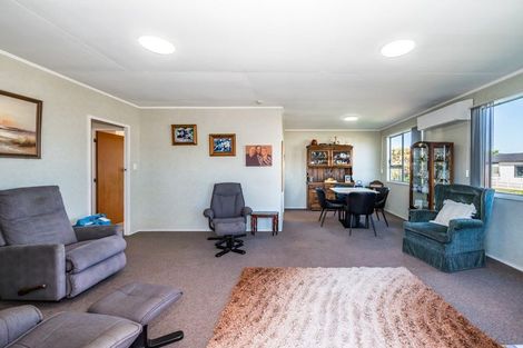Photo of property in 4 Elder Grove, Paraparaumu, 5032