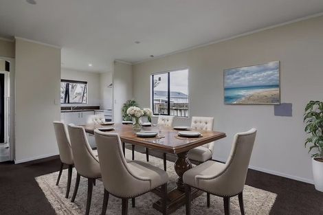 Photo of property in 17 Dungarvon Place, Clendon Park, Auckland, 2103