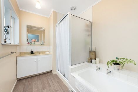 Photo of property in 74 Queen Road, Bellevue, Tauranga, 3110