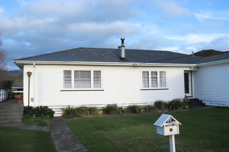 Photo of property in 3 Lees Grove, Wainuiomata, Lower Hutt, 5014