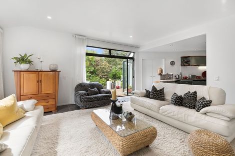 Photo of property in 2/8 Tui Glen Road, Birkenhead, Auckland, 0626