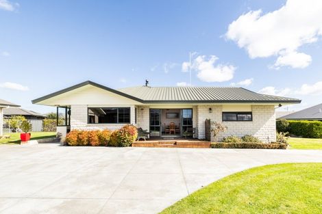 Photo of property in 128 Brookvale Road, Havelock North, 4130