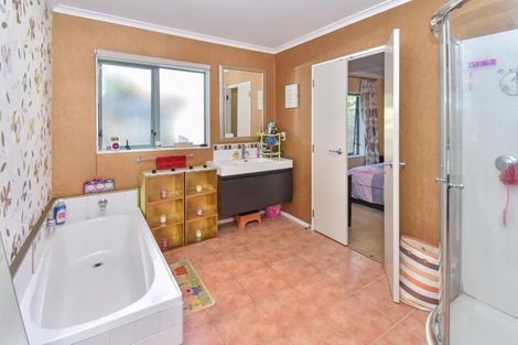 Photo of property in 99 Riverton Drive, Randwick Park, Auckland, 2105