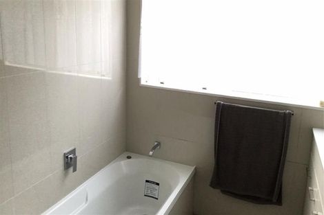 Photo of property in 2/7 Bernie Edwards Place, Botany Downs, Auckland, 2010