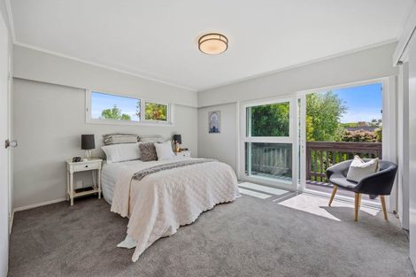 Photo of property in 26 Pickwick Parade, Mellons Bay, Auckland, 2014