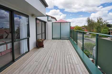 Photo of property in 52 Grosvenor Gardens, Flagstaff, Hamilton, 3210