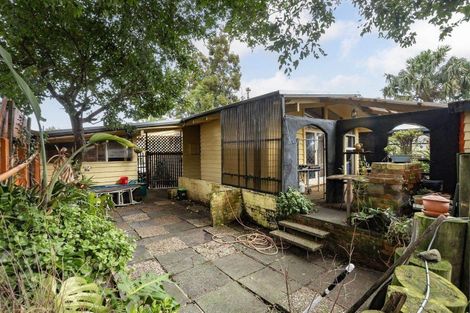 Photo of property in 31 Taipari Road, Te Atatu Peninsula, Auckland, 0610
