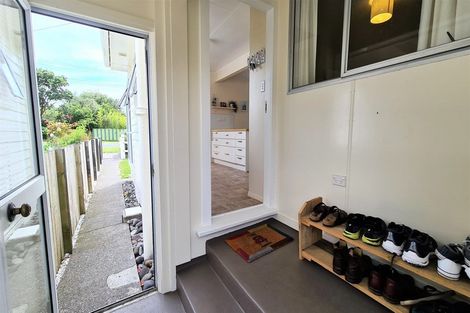 Photo of property in 18 Gisborne Terrace, Opunake, 4616