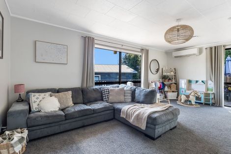 Photo of property in 13 Tahurangi Place, Spotswood, New Plymouth, 4310