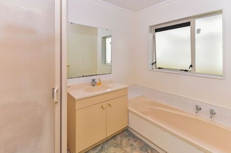 Photo of property in 1/12 Rhine Place, Weymouth, Auckland, 2103