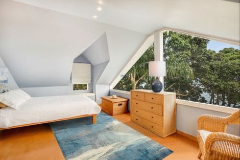 Photo of property in 36 Queen Street, Northcote Point, Auckland, 0627